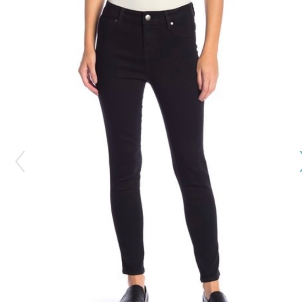Black skinny jeans